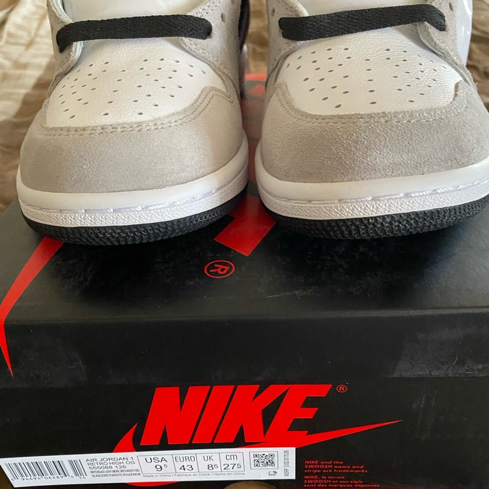 Jordan 1 Retro OG Light Smoke Grey/Varsity Red 9.5